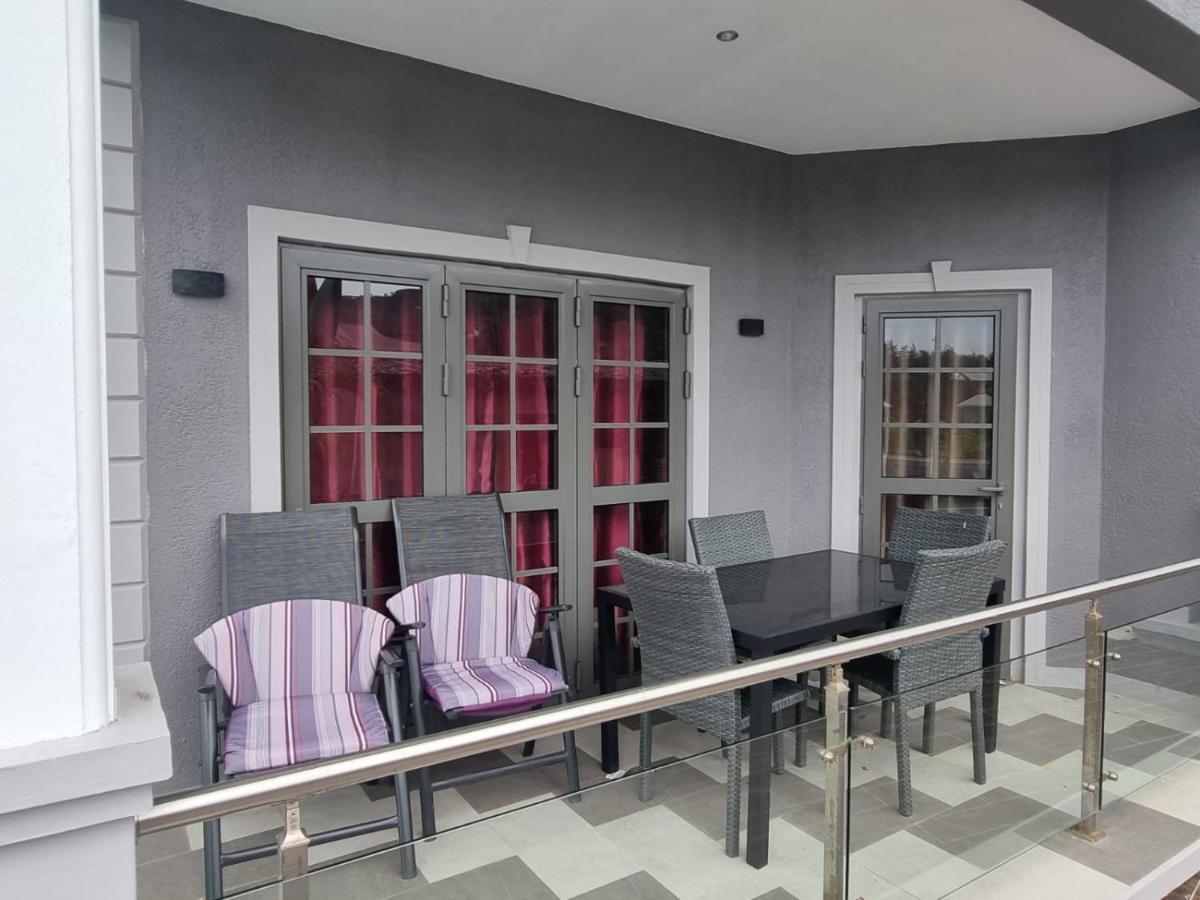 ויקטוריה Phoenix Apartments מראה חיצוני תמונה